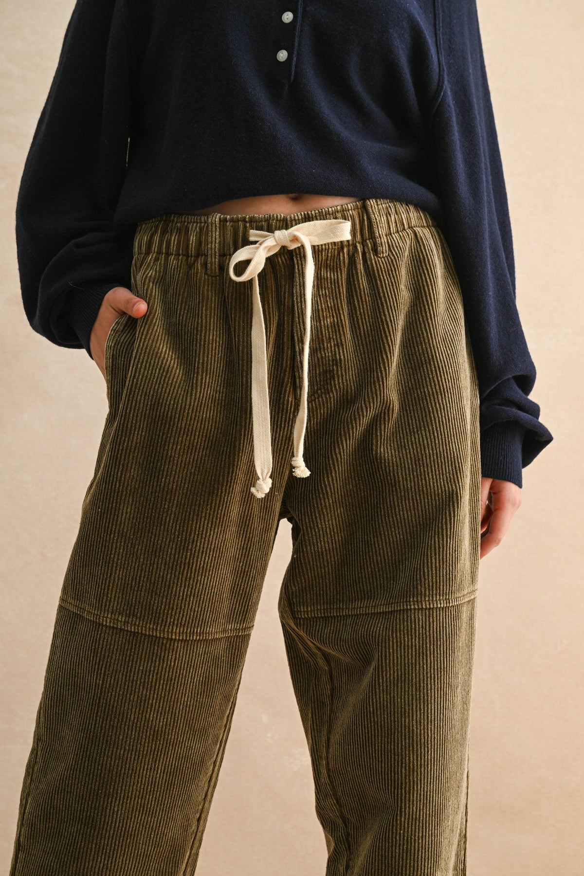P5602 WASHED EFFECT CORDUROY PANTS: Brown / L
