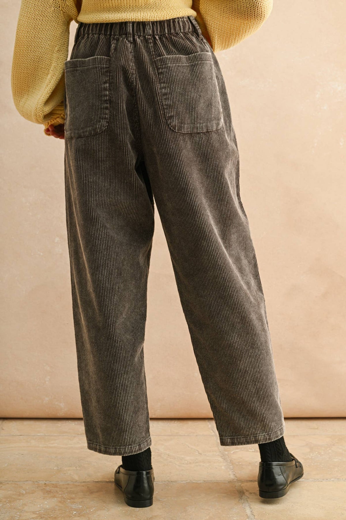 P5602   WASHED EFFECT CORDUROY PANTS: Brown / L