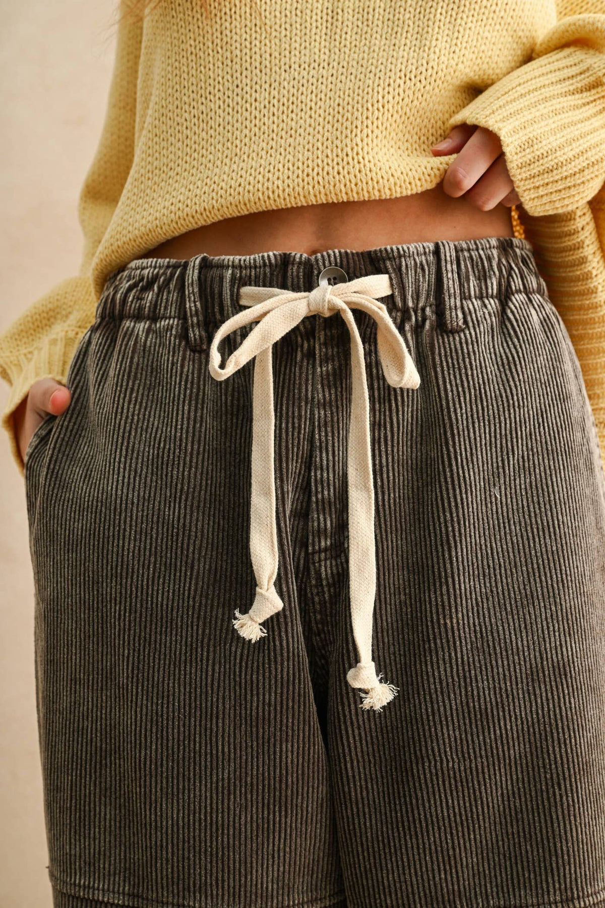 P5602   WASHED EFFECT CORDUROY PANTS: Brown / L
