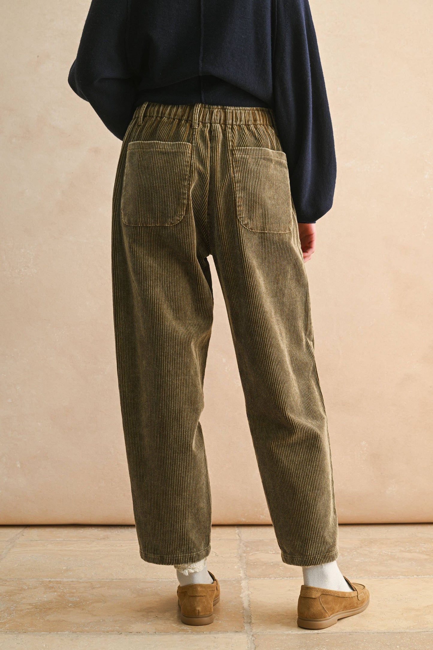 P5602   WASHED EFFECT CORDUROY PANTS: Brown / L