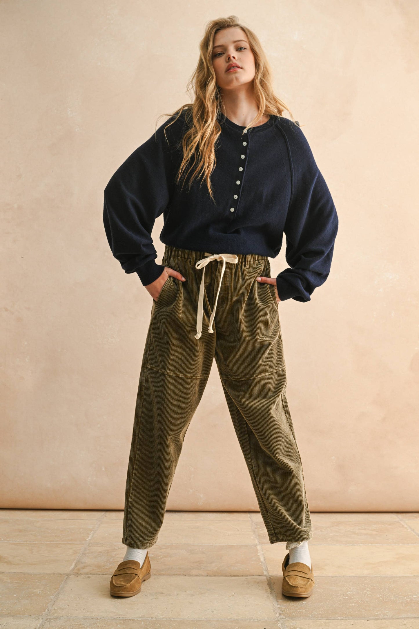 P5602   WASHED EFFECT CORDUROY PANTS: Brown / L